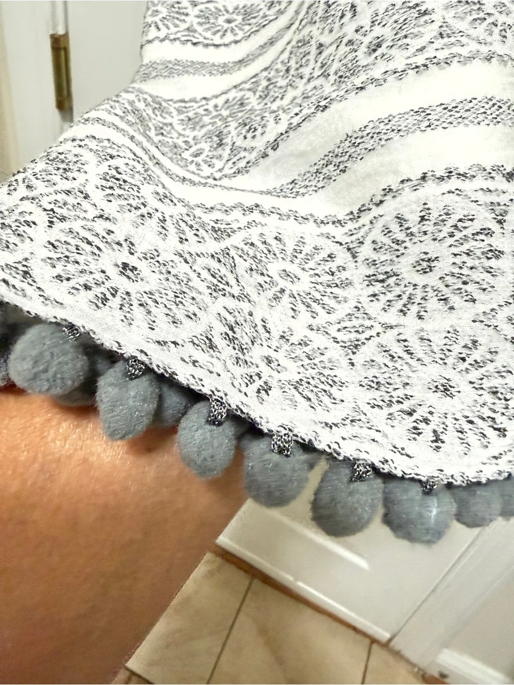 MAGGY LONDON Gray and White Lace-Pattern Shift Dress with small pom-pom - Picture 12 of 13